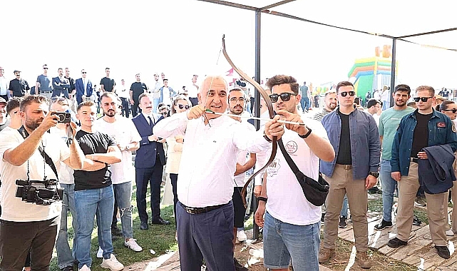 Malazgirt Zaferi'nin 953. yıldönümü kutlamalarında okçuluk sporuna büyük ilgi