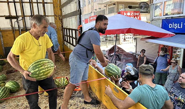 Maltepe’de 25 ton karpuzu ücretsiz dağıttı