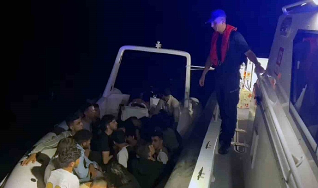 Marmaris’te 13 düzensiz göçmen ve bir göçmen kaçakçılığı şüphelisi yakalandı