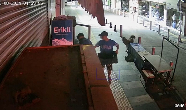 Mersin’de marketin dolabından su ve meşrubat çalan 2 kişi kameraya yakalandı
