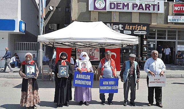 Muş'ta acılı anne: "Oğlumu liseden alıp eline silah tutuşturdular"
