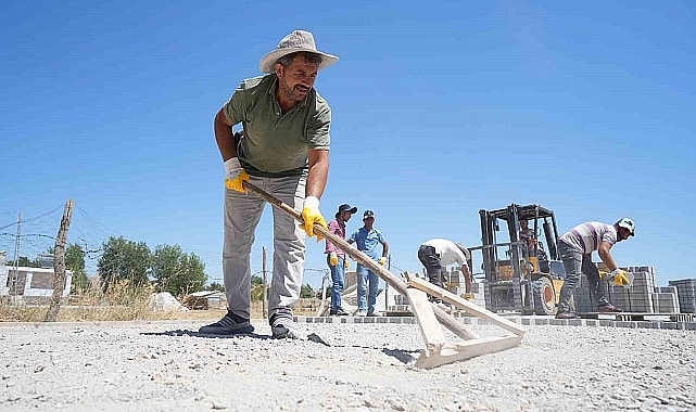 Muş'ta çamurlu ve tozlu yollar kilitli parke taşı ile döşeniyor
