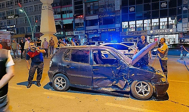 Muş'ta iki otomobil çarpıştı: 6 yaralı