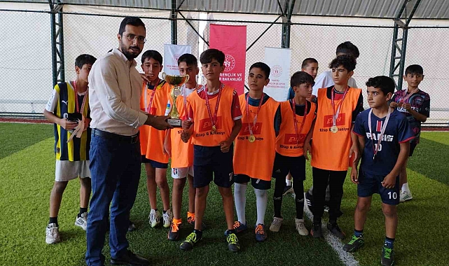 Muş'ta Kur'an kursu öğrencileri arasındaki futbol turnuvası sona erdi