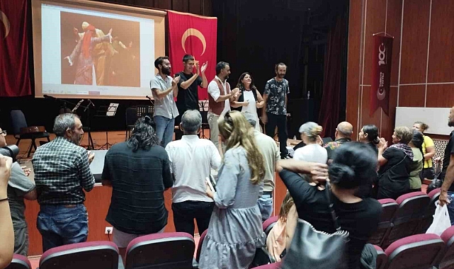 Müzisyen Umut Gündüz eşiyle birlikte Varto’da üç dilli konserini verdi