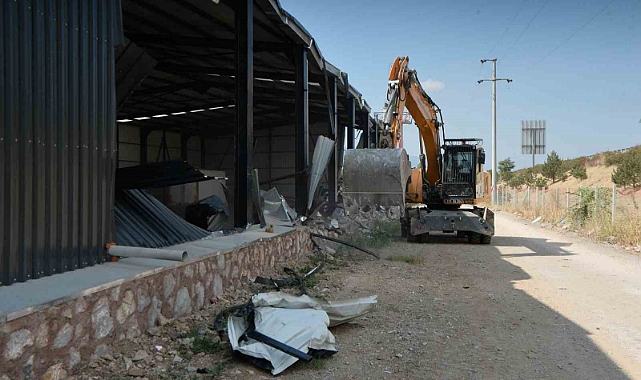 Osmangazi’de tarım arazileri kaçak yapılardan temizleniyor