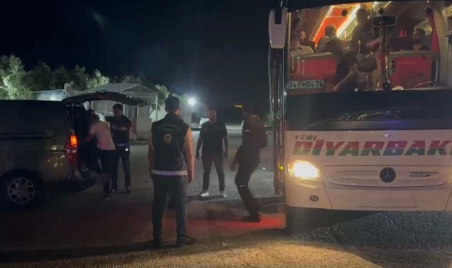 Osmaniye’de yolcu otobüsünde 13 kaçak göçmen yakalandı