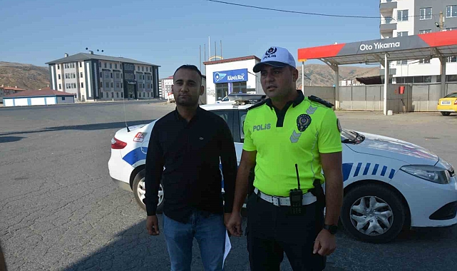 Otobüse Yolcu gibi binen Polis denetleme yaptı