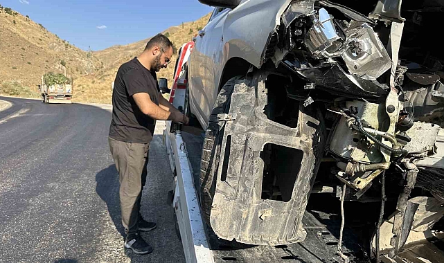 Otomobil ile cip kafa kafaya çarpıştı: 8 yaralı