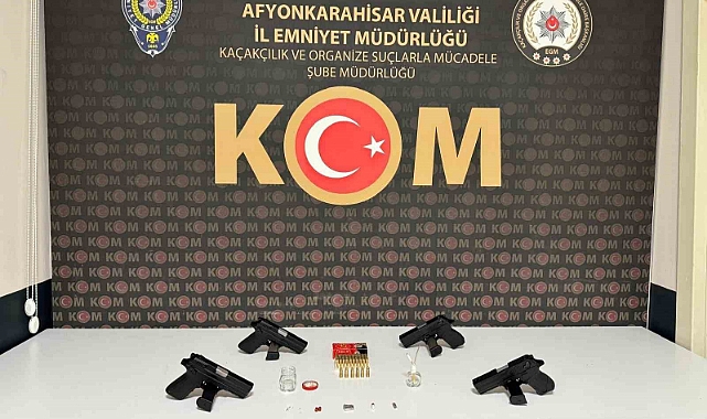 Polis 4 ruhsatsız tabanca ve mermi ele geçirdi