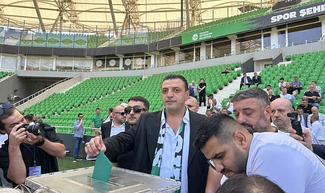 Sakaryaspor Kulüp Başkanı İn, görevinden istifa ettiğini duyurdu
