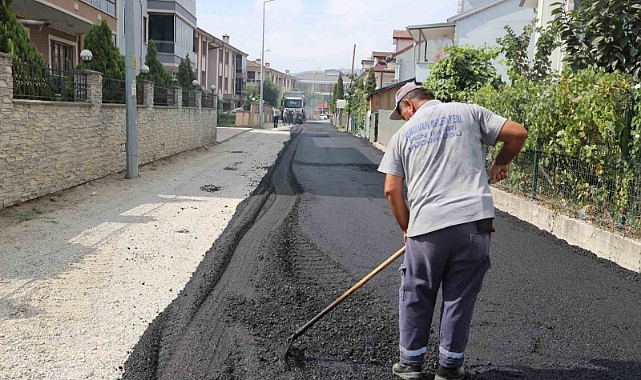 Serdivan’da asfalt mesaisi sürüyor