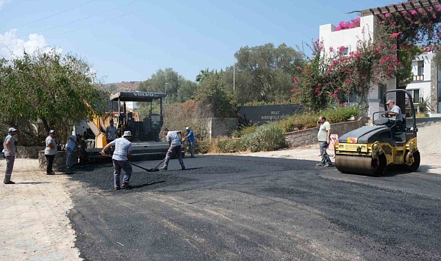 Su hattı değişen caddeye asfaltlama