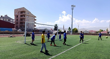 Taşlıçaylı çocuklar sporla sosyalleşiyor