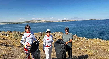 Tatvan Sahili'ne Hayat Veren Eller: Vangölü Aktivistleri Çöp Topladı