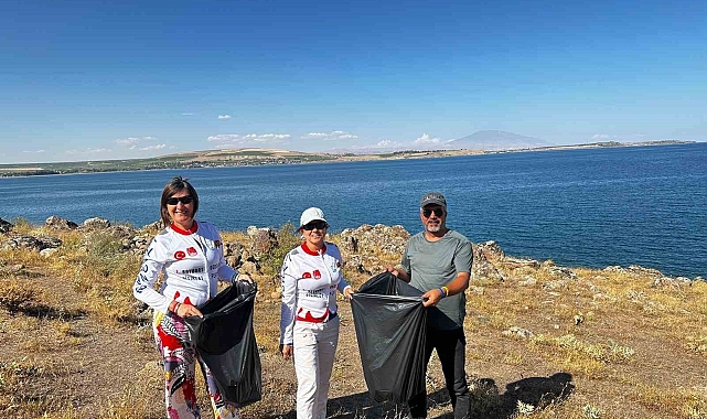 Tatvan Sahili'ne Hayat Veren Eller: Vangölü Aktivistleri Çöp Topladı