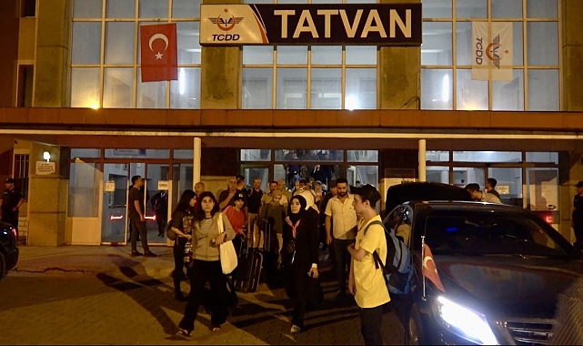 Turistik Tatvan Treni ikinci seferinde Tatvan'a ulaştı