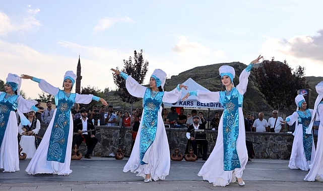 Türk Dünyası'nda esintinler gösterisi yoğun ilgi gördü