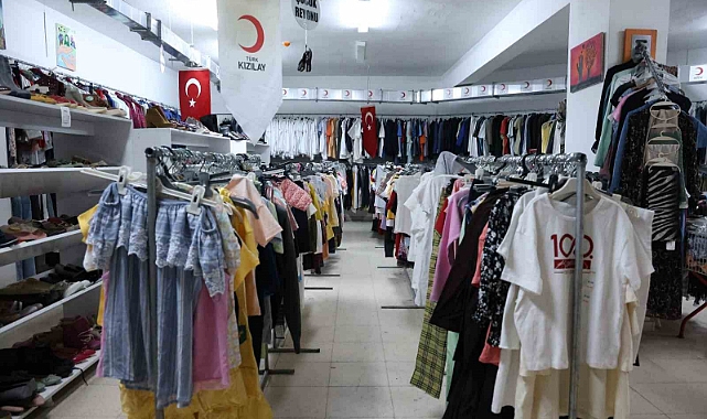 Türk Kızılay Elazığ Şubesi, 1 yılda 50 bin aileye giyim yardımında bulundu