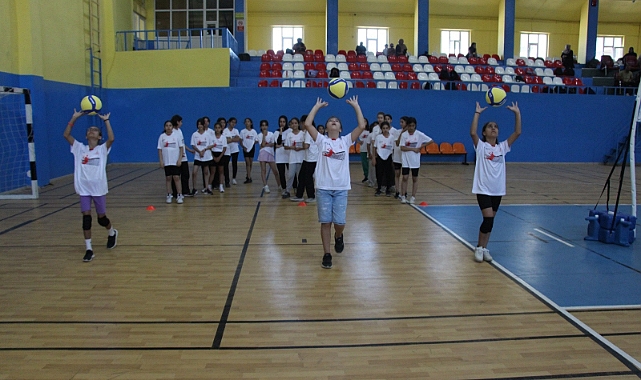 Türkiye’nin 36. Fabrika Voleybolu Ağrı’da açıldı