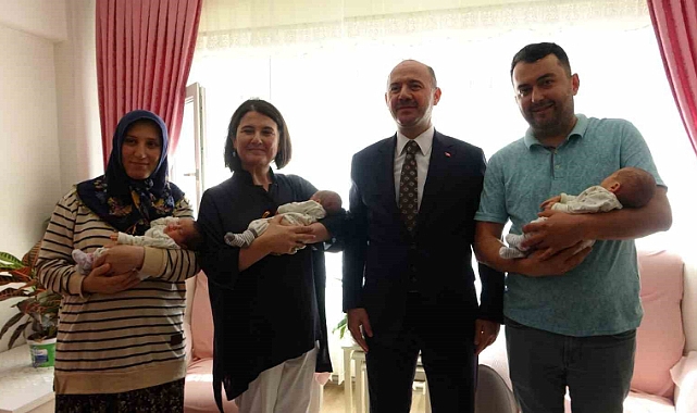 Üçüz bebek sahibi aileye Vali Serdengeçti ve eşinden süpriz ziyaret
