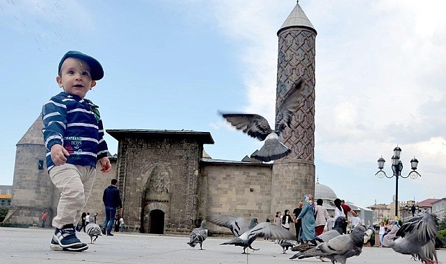 Uzmanı Uyardı! "Sıcak havalarda bol, hafif ve açık renkli giyinin"