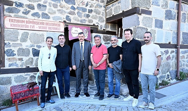 Vali Çiftçi, karikatür evinde