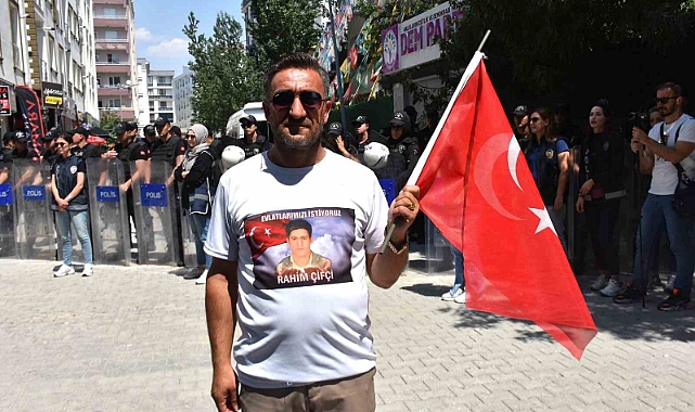 Van annelerinin evlat nöbetine bir aile daha katıldı