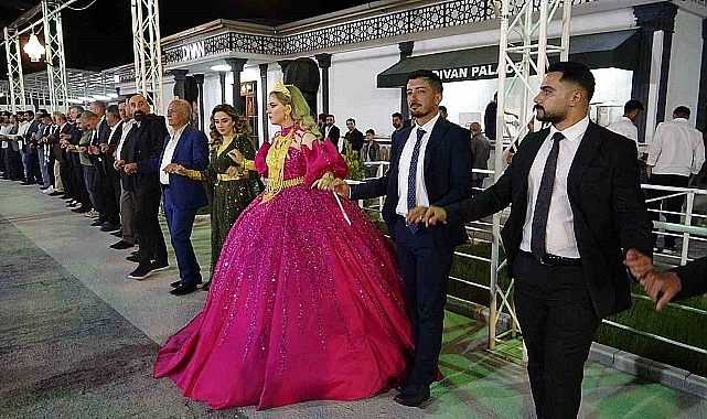 Van'da aşiret düğününde 3 kilo altın, 3 milyon TL takıldı