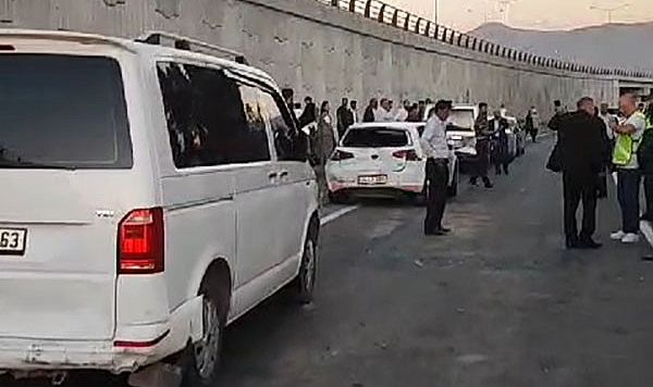 Van’da düğün konvoyunda zincirleme kaza: 8 yaralı