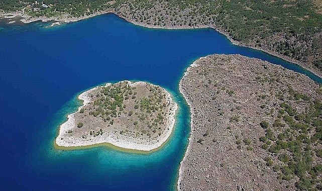 Van Gölü Aktivistleri Nemrut ve Van Gölü için 8 kilometre yüzdüler