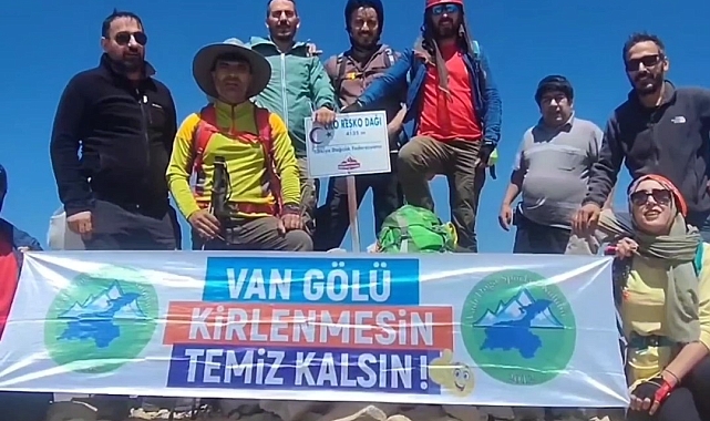 Van Gölü'ne Can Vermek İçin Zirveye Tırmanış