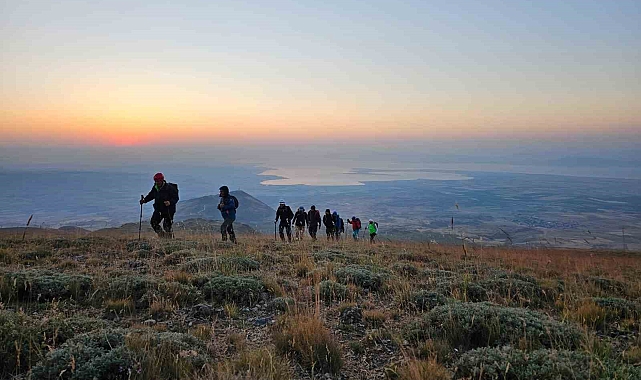 Vangölü Aktivistleri Derneği Budefa Süphan Dağı'na Tırmandılar