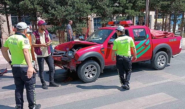 Yangına müdahaleye giden araç kaza yaptı