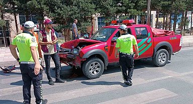 Yangına müdahaleye giden araç kaza yaptı
