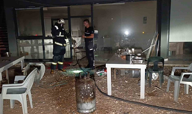 Yapı Markette çıkan yangın atölyeye ulaşmadan söndürüldü
