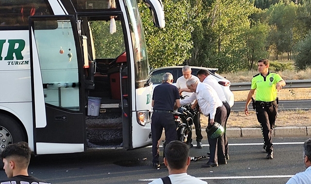 Yolcu otobüsüyle çarpışan motosikletteki şahıs hastanede vefat etti