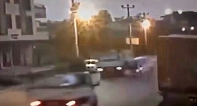 Zincirleme trafik kazası güvenlik kamerasında