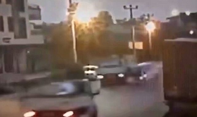 Zincirleme trafik kazası güvenlik kamerasında