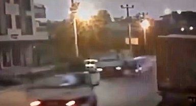 Zincirleme trafik kazası güvenlik kamerasında