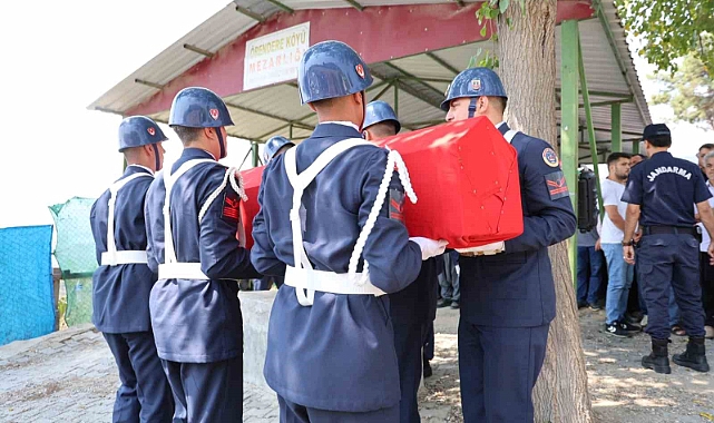 Adana’da yıllık izin için geldiği memleketinde ölen uzman çavuş toprağa verildi