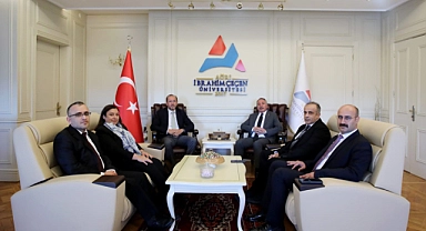 Afyon Üniversitesi Rektörü Nurullah Okumuş’tan AİÇÜ Rektörü Karabulut’a ziyaret