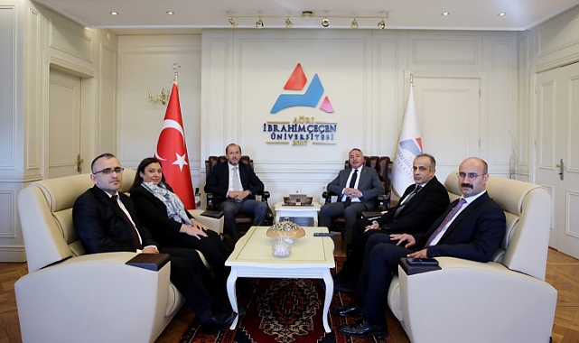 Afyon Üniversitesi Rektörü Nurullah Okumuş’tan AİÇÜ Rektörü Karabulut’a ziyaret