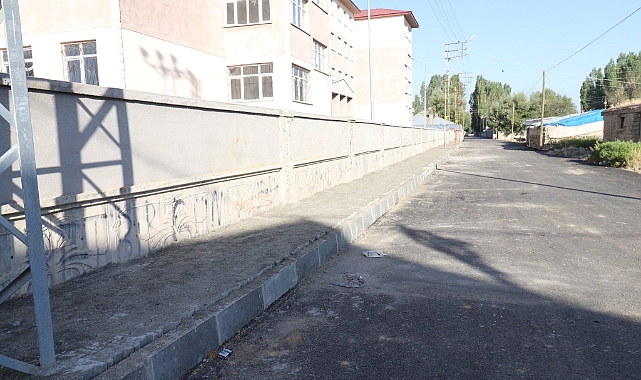 Ağrı Belediyesi okul çevresinde düzenleme yapıyor