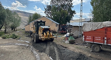 Ağrı'da il merkezine bağlı köy yolları yenileniyor