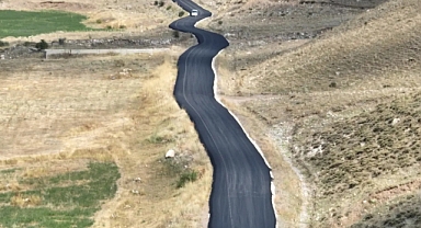 Ağrı'da Köy Yolları Sıcak Asfaltla Buluştu