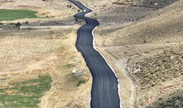 Ağrı'da Köy Yolları Sıcak Asfaltla Buluştu