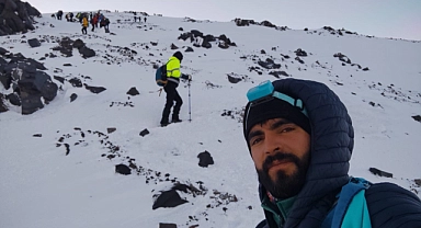 Ağrı Dağı’na mevsimin  ilk karı yağdı