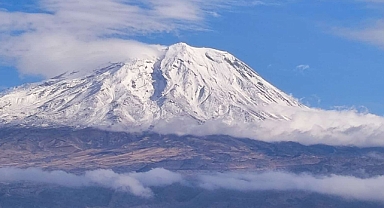 Ağrı Dağı yeniden beyaza büründü