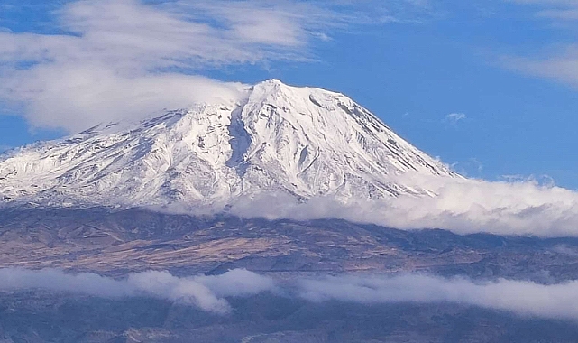 Ağrı Dağı yeniden beyaza büründü